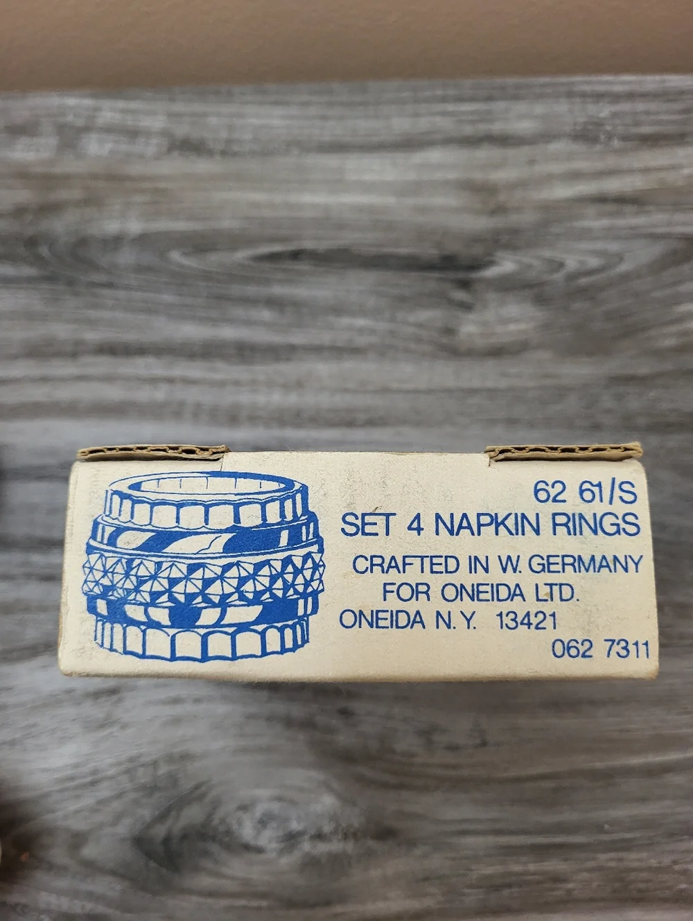 Vintage Oneida Clear Crystal Napkin Ring Set Silver-Plated Bands Set of 4